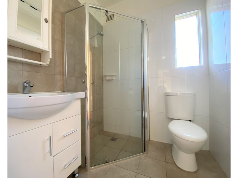 18 Derbyshire Av, Toongabbie NSW 2146
