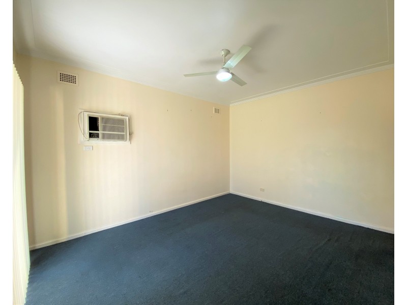 18 Derbyshire Av, Toongabbie NSW 2146