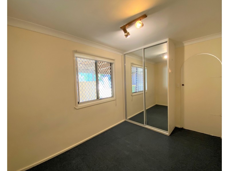 18 Derbyshire Av, Toongabbie NSW 2146