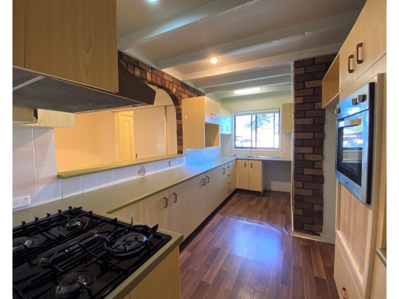 18 Derbyshire Av, Toongabbie NSW 2146