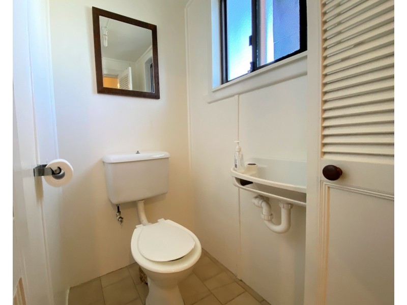 18 Derbyshire Av, Toongabbie NSW 2146