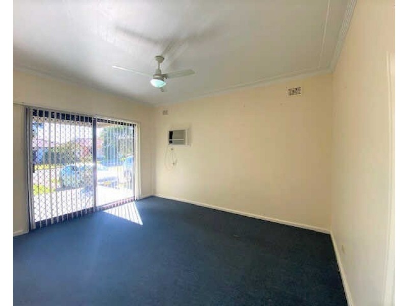 18 Derbyshire Av, Toongabbie NSW 2146
