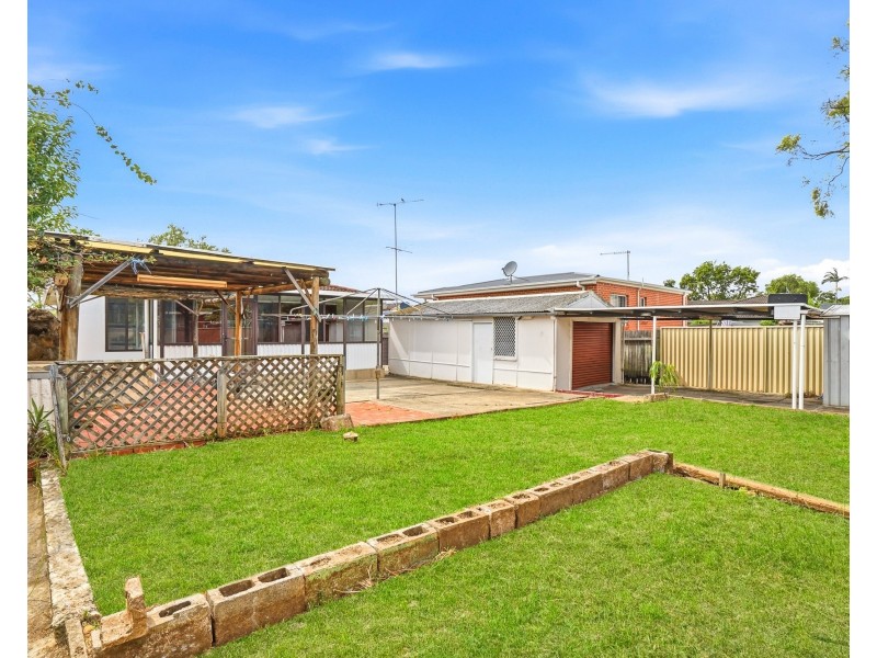 15 Bernie St, Greystanes NSW 2145
