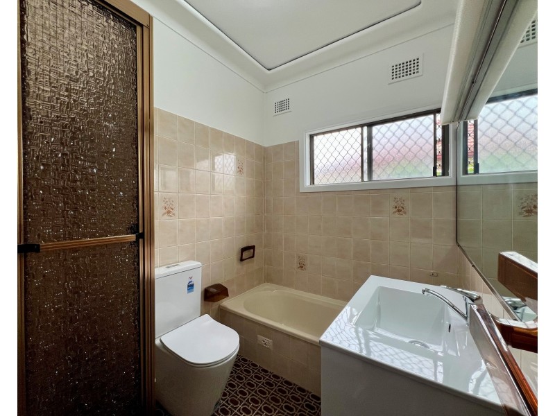 38 Morven St, Old Guildford NSW 2161