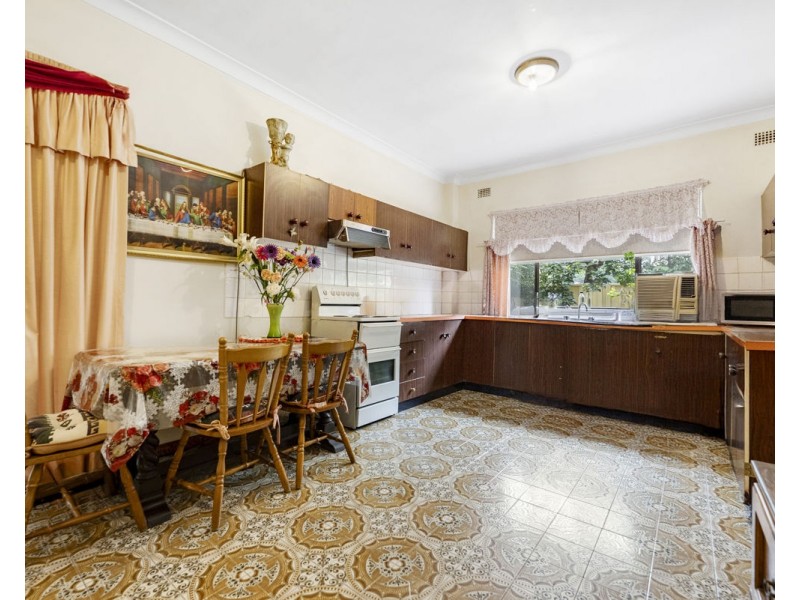 5 Lois Place, Merrylands NSW 2160