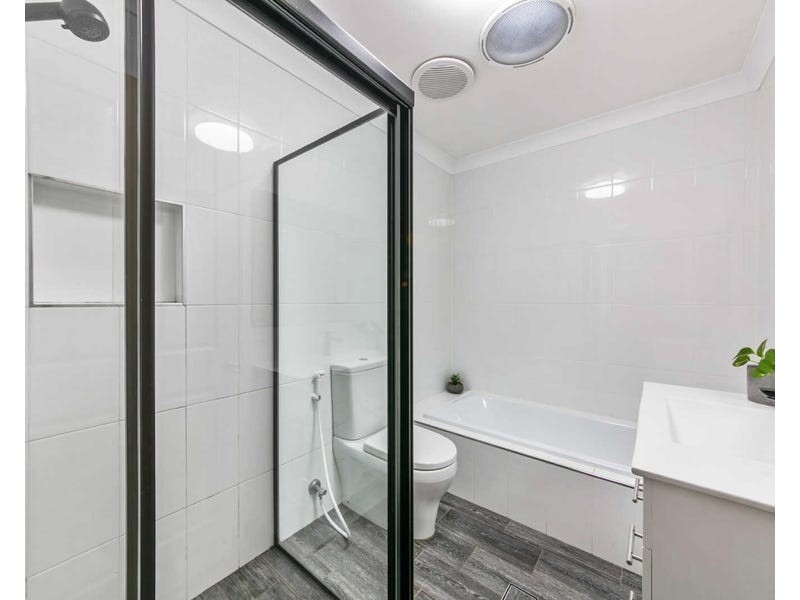 1/4 Tungarra Rd, Girraween NSW 2145