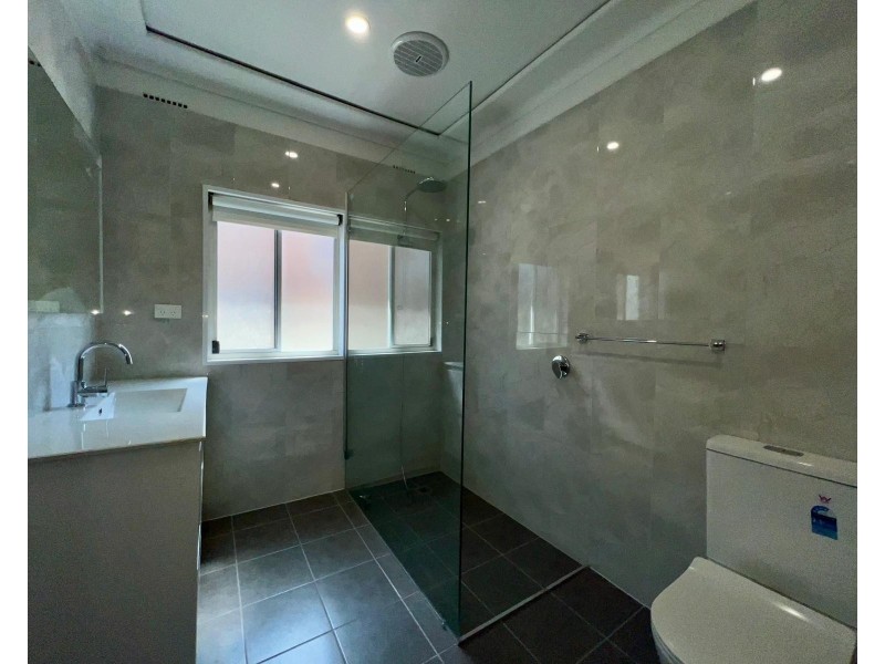 35 Centenary Rd, Merrylands NSW 2160