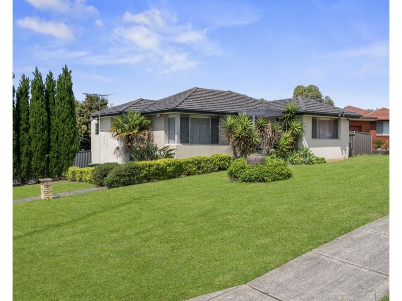 8 Lloyd St, Greystanes NSW 2145