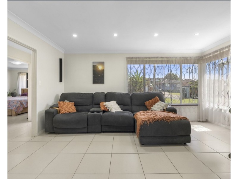 8 Lloyd St, Greystanes NSW 2145