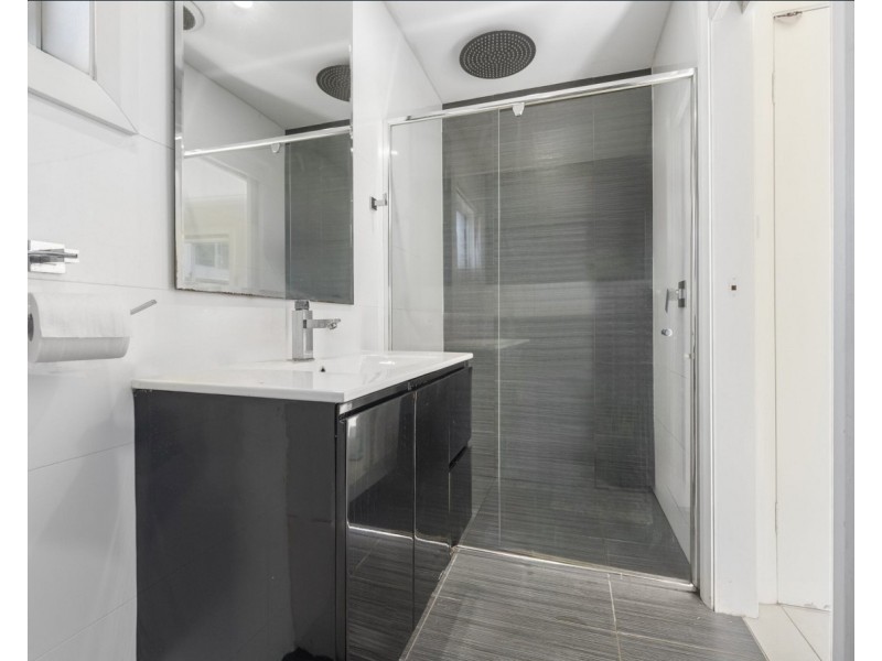 8 Lloyd St, Greystanes NSW 2145