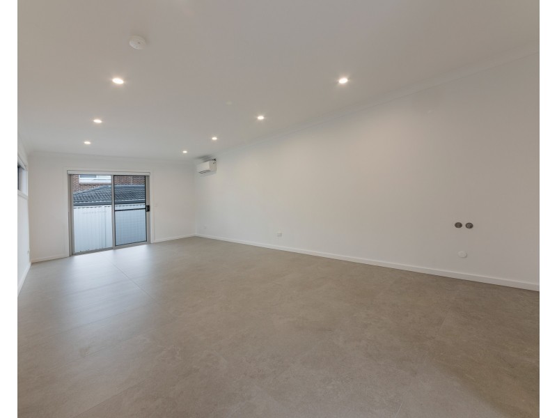 3a Edna Av, Merrylands West NSW 2160