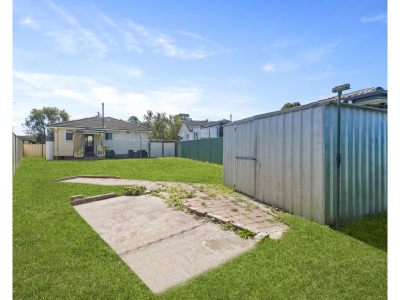 26 Crosby Crescent, Fairfield NSW 2165