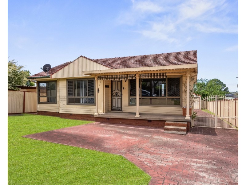 1 Lough Av, Guildford NSW 2161