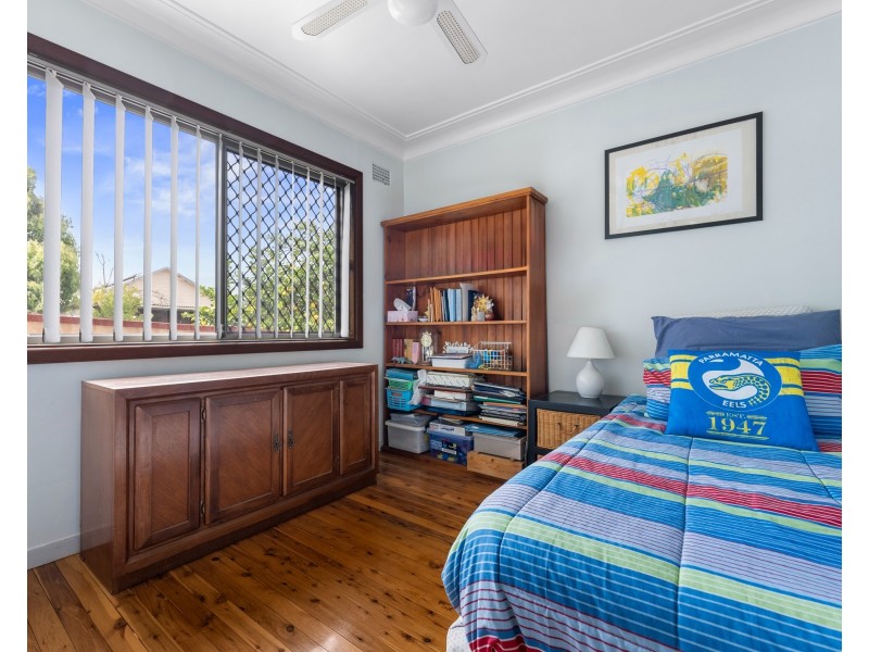 1 Lough Av, Guildford NSW 2161