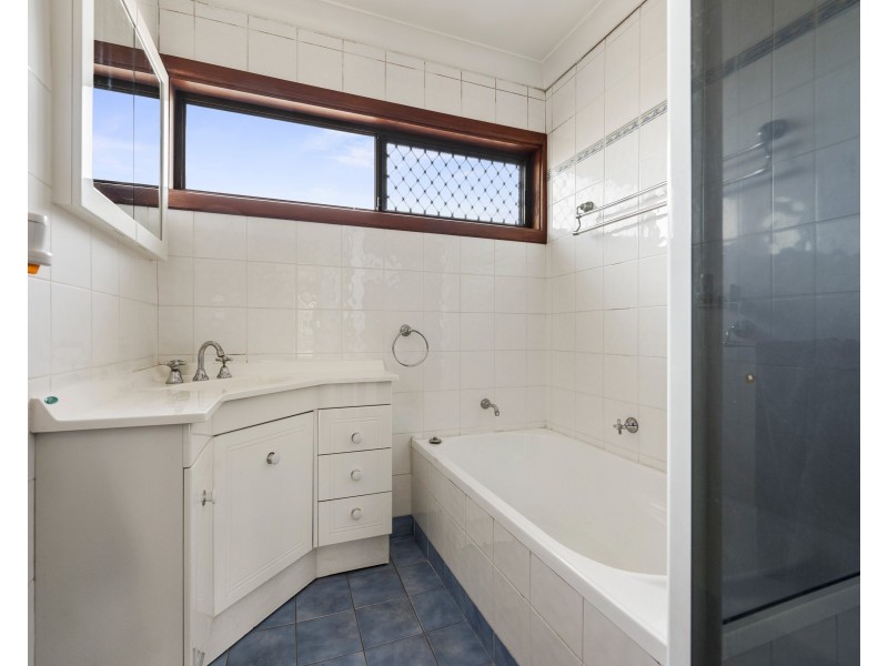 1 Lough Av, Guildford NSW 2161