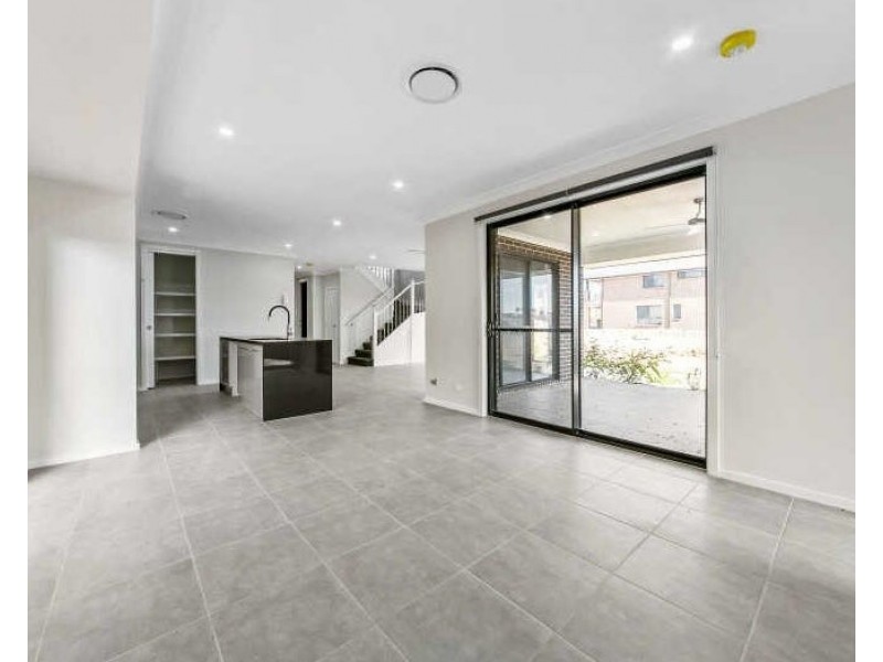 62 Pridham Av, Box Hill NSW 2765