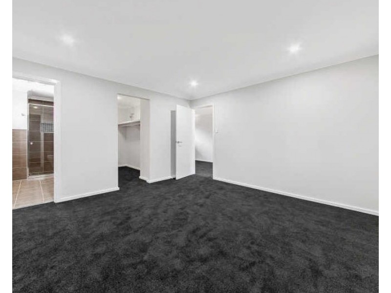 62 Pridham Av, Box Hill NSW 2765