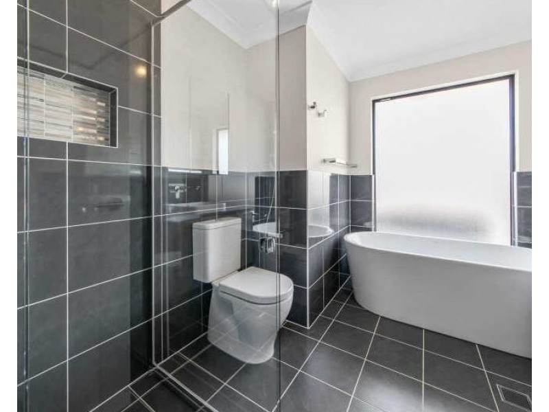 62 Pridham Av, Box Hill NSW 2765