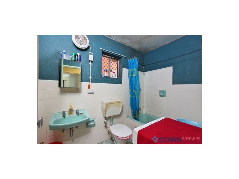 2/24 Military Road, Merrylands NSW 2160