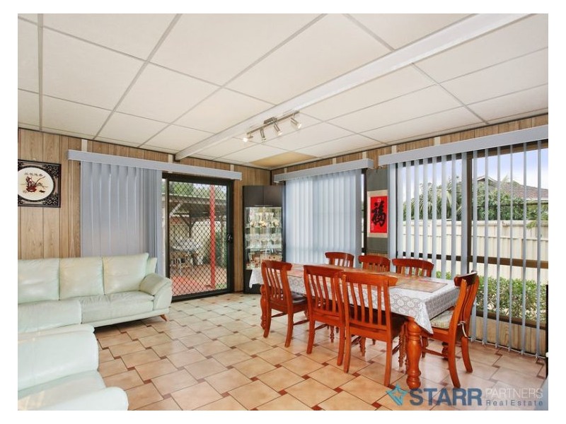 4 Warren Road, Woodpark NSW 2164