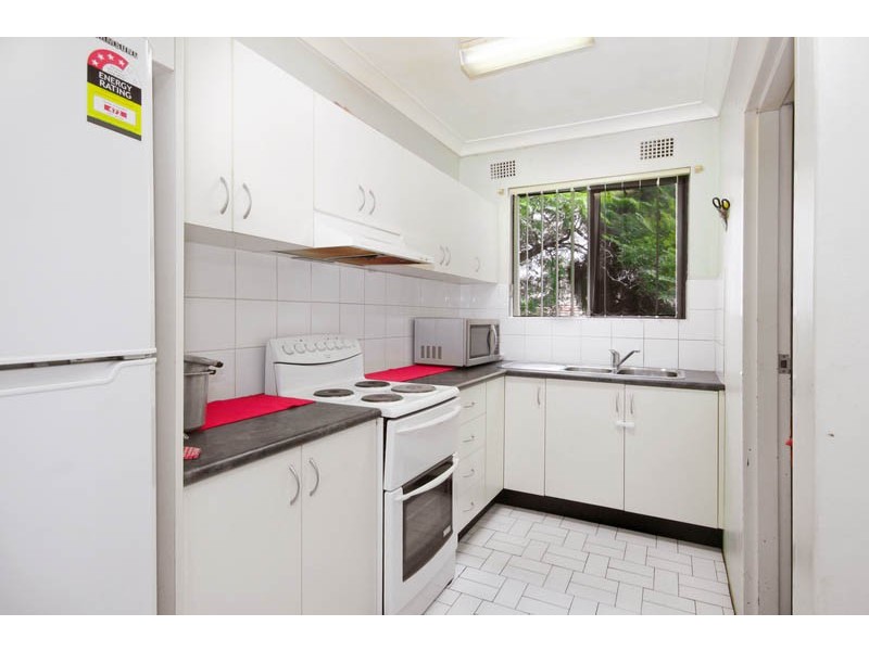 8/8 Treves Street, Merrylands NSW 2160