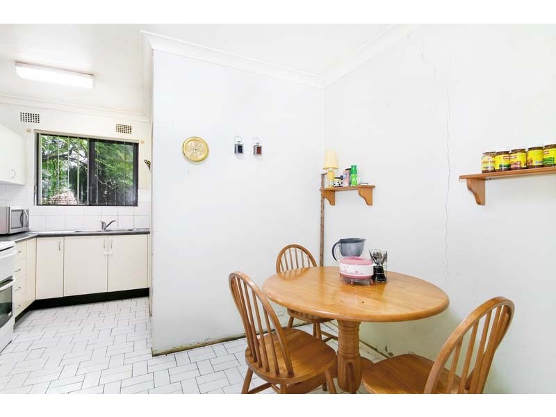 8/8 Treves Street, Merrylands NSW 2160