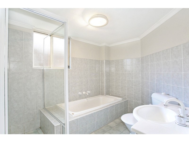 4/8 Newman Street, Merrylands NSW 2160