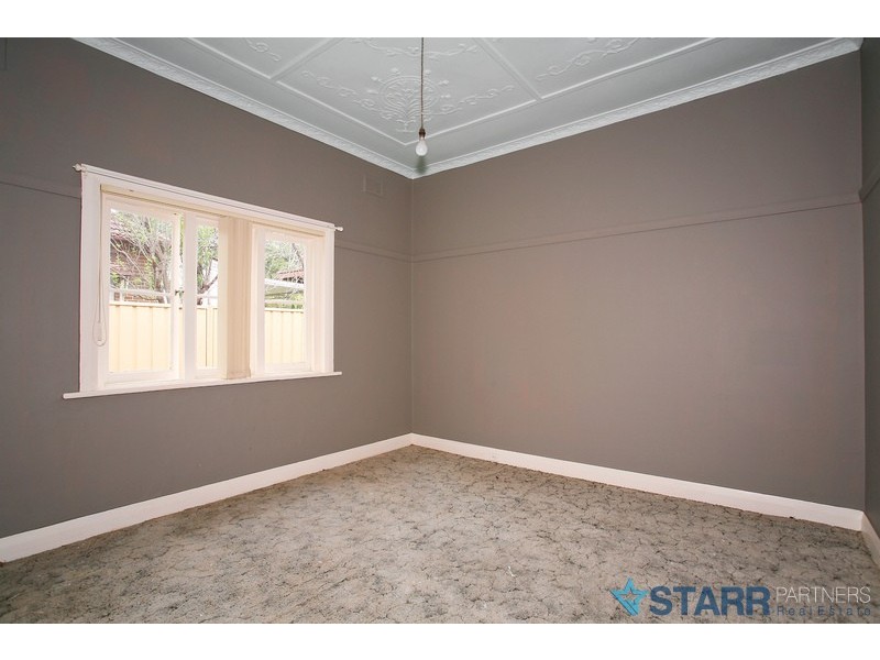 16 Albion Avenue, Merrylands NSW 2160