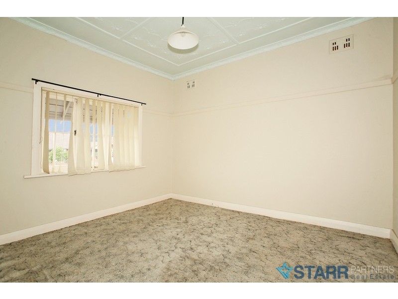 16 Albion Avenue, Merrylands NSW 2160