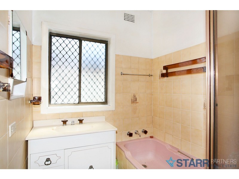 8 Andy Street, Guildford West NSW 2161