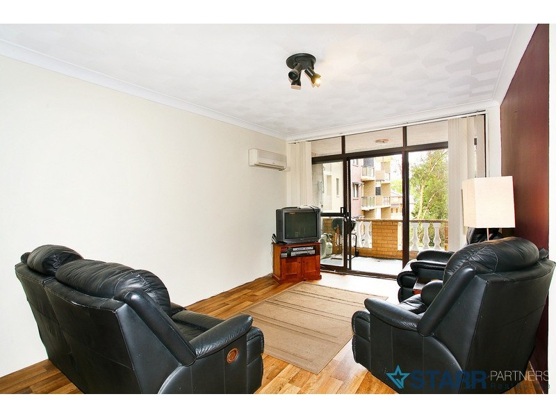 8/36 Treves Street, Merrylands NSW 2160