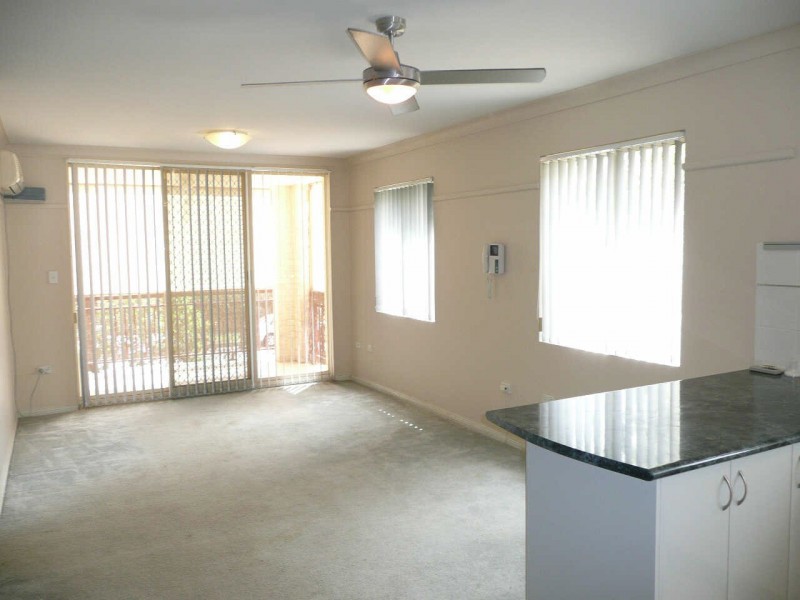 28/2  KANE STREET, Guildford NSW 2161