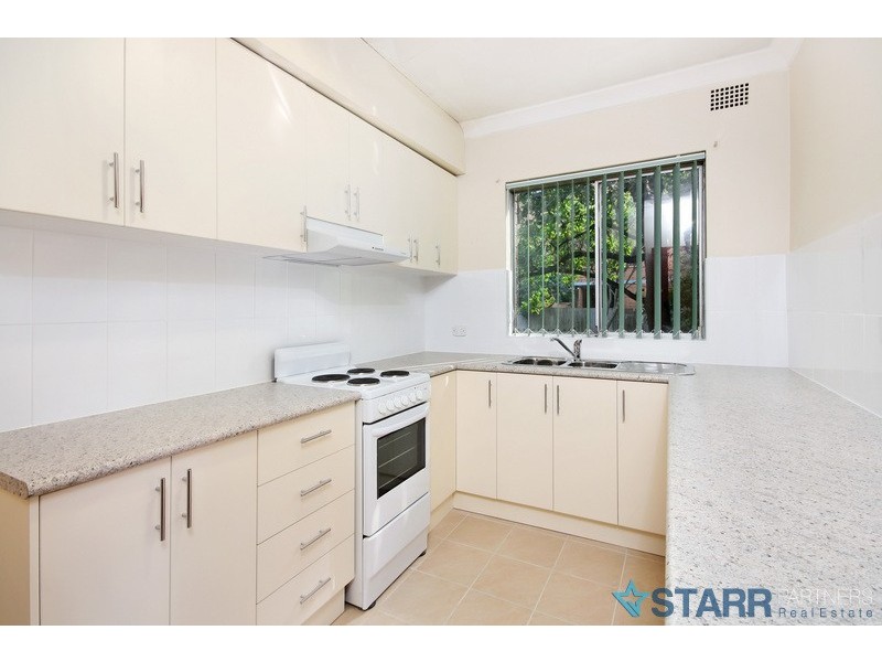 2/15 Birmingham Street, Merrylands NSW 2160