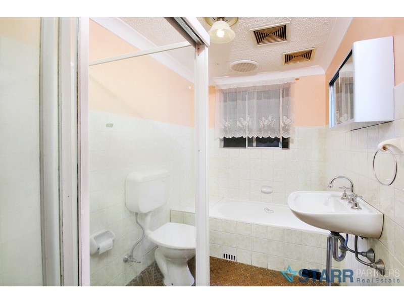 2/15 Birmingham Street, Merrylands NSW 2160