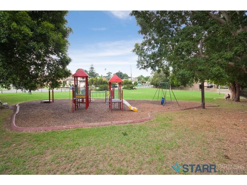 2/15 Birmingham Street, Merrylands NSW 2160