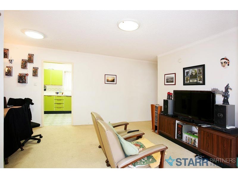 2/9 Arthur Street, Merrylands NSW 2160
