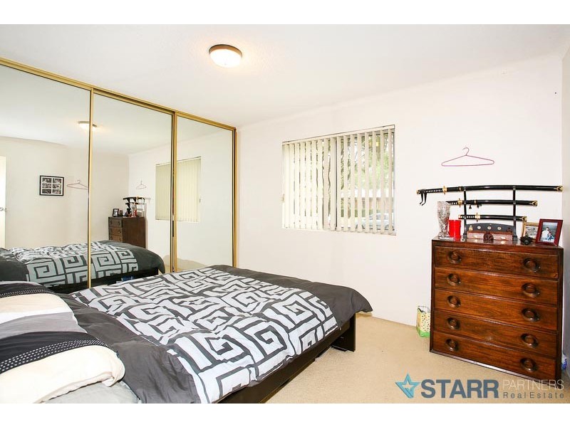 2/9 Arthur Street, Merrylands NSW 2160