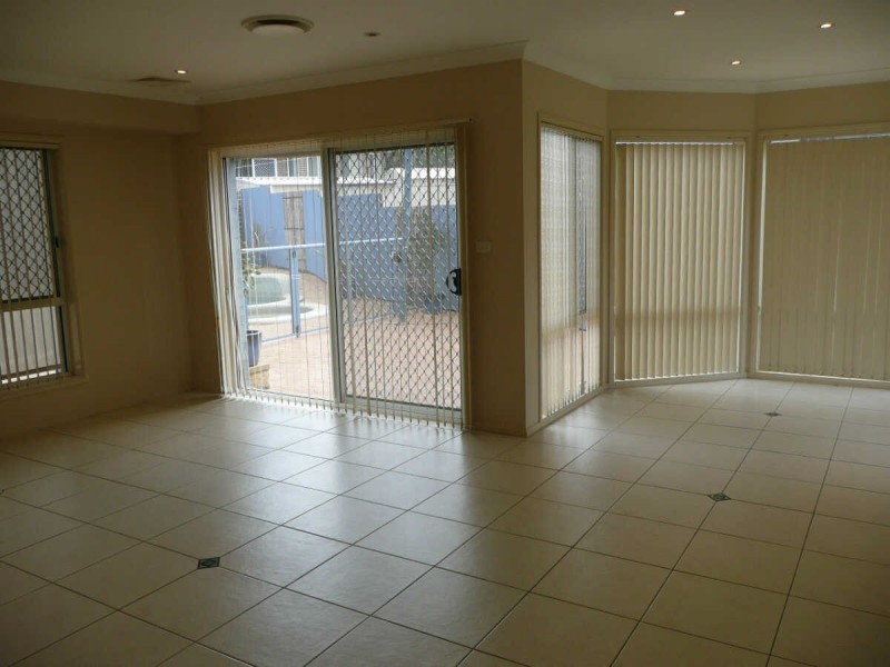 18  JELENA CLOSE, Bossley Park NSW 2176