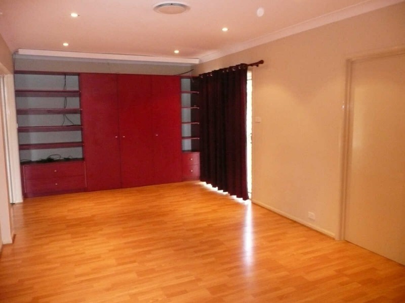 18  JELENA CLOSE, Bossley Park NSW 2176