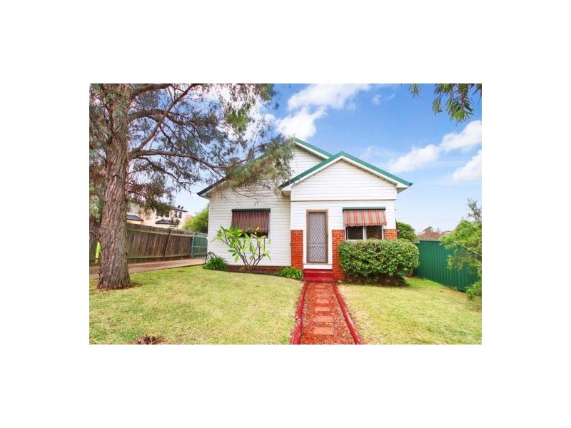 4 The Esplanade, Guildford NSW 2161