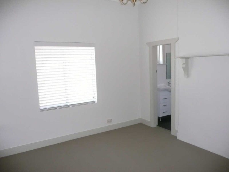 32  LOCKSLEY AVENUE, Merrylands NSW 2160