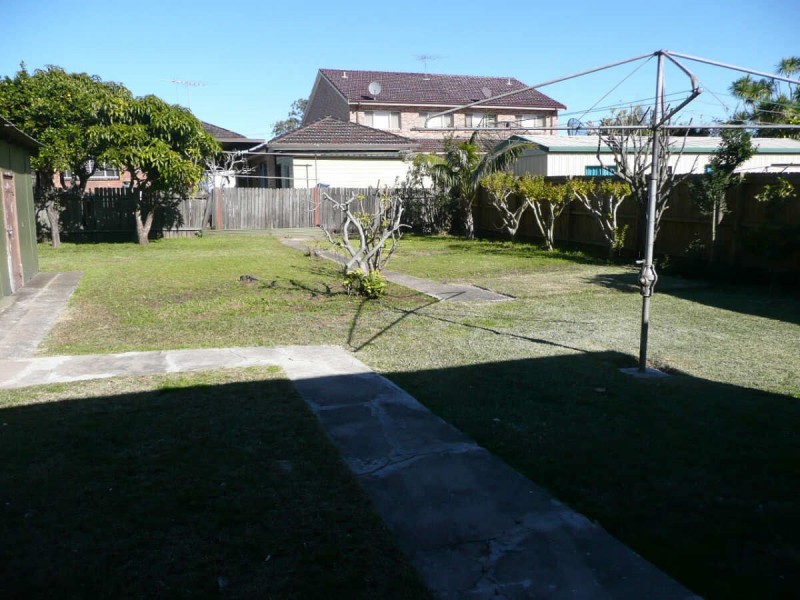 32  LOCKSLEY AVENUE, Merrylands NSW 2160