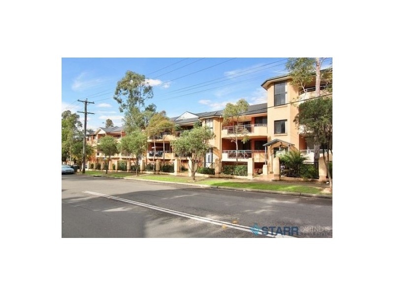 2/62 Fullagar Road, Wentworthville NSW 2145