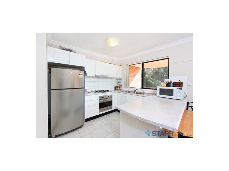 2/62 Fullagar Road, Wentworthville NSW 2145