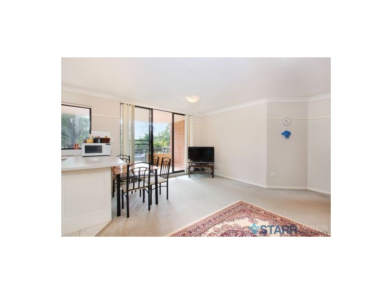 2/62 Fullagar Road, Wentworthville NSW 2145