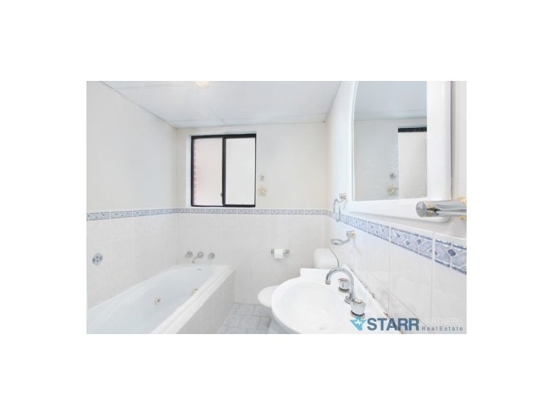 2/62 Fullagar Road, Wentworthville NSW 2145