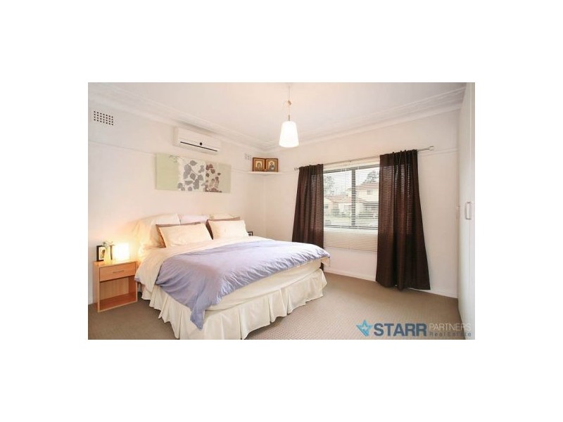 17 Renfrew Street, Guildford NSW 2161