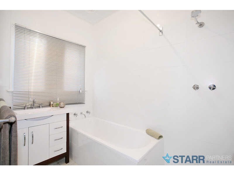 33  MOUNTFORD AVENUE, Guildford NSW 2161