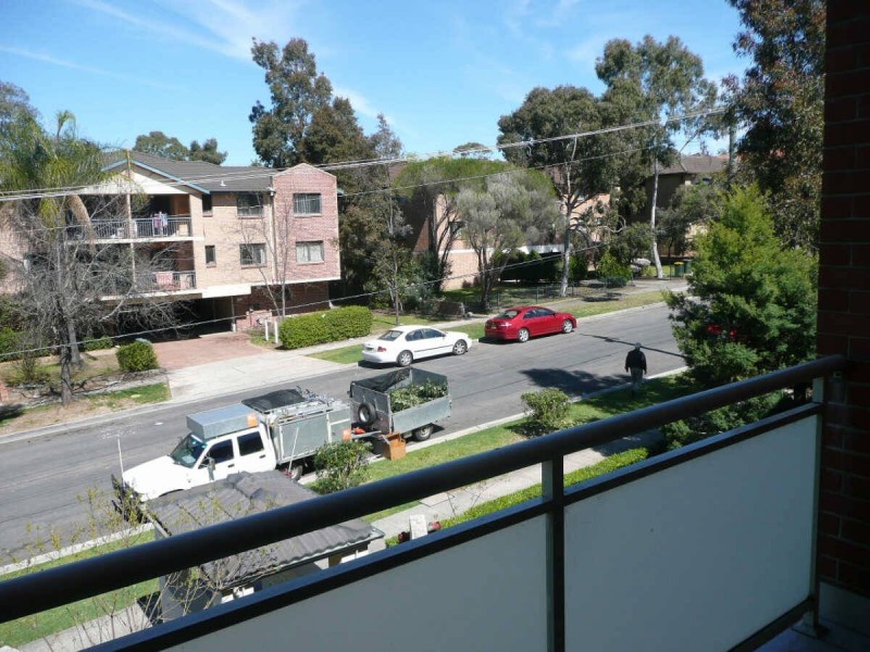 6/7  PATON STREET, Merrylands NSW 2160