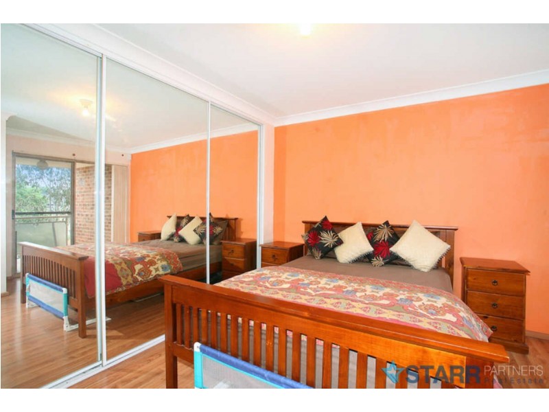 25/23  OXFORD STREET, Merrylands NSW 2160